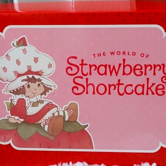 STRAWBERRY SHORTCAKE 3 Piece Backpack, Keychain, Card Holder Gift Box Set NIB - Picture 5 of 5
